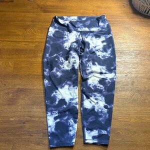 Old Navy Blue and White Patterned Leggings